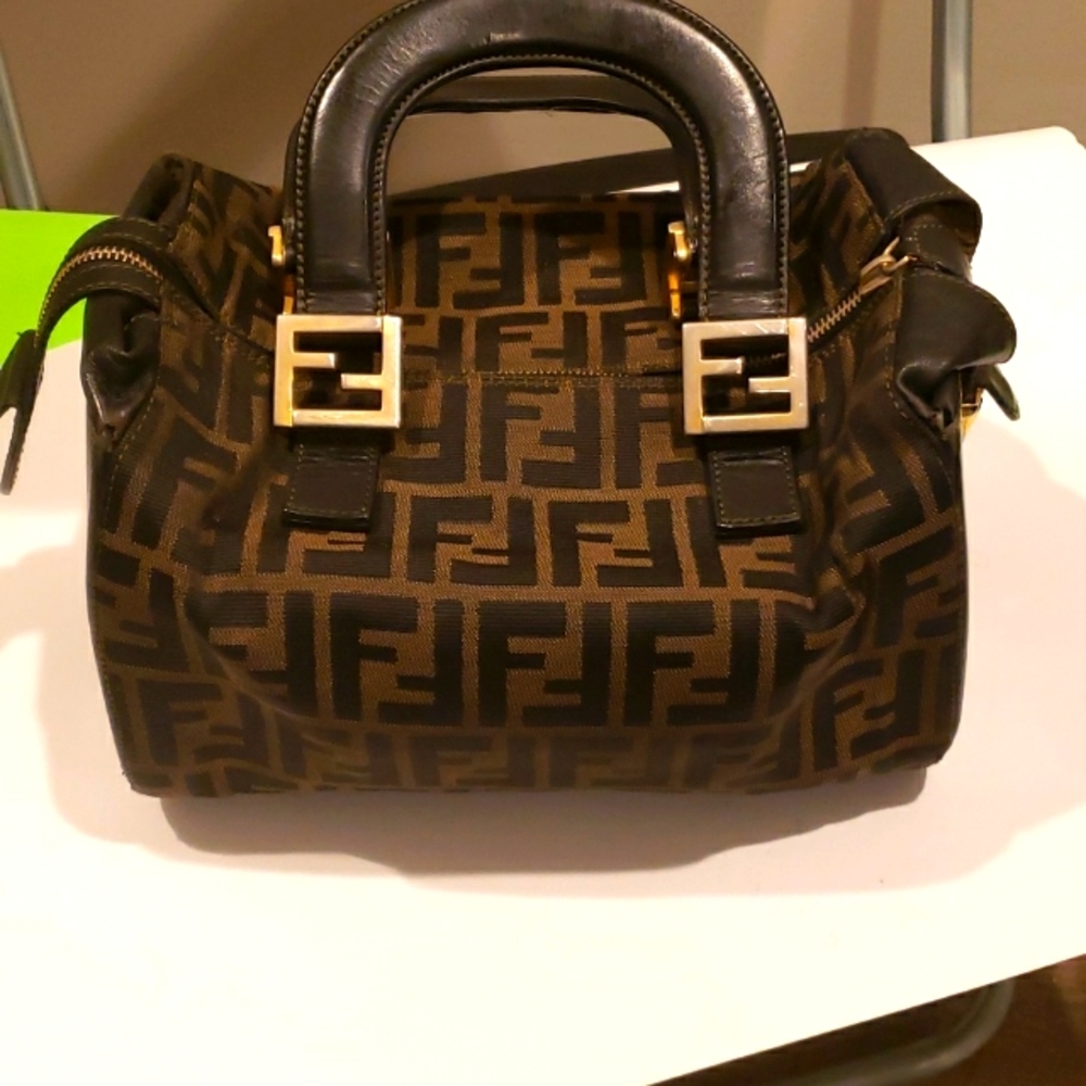 Fendi Elegant and classy zucchini tote bag